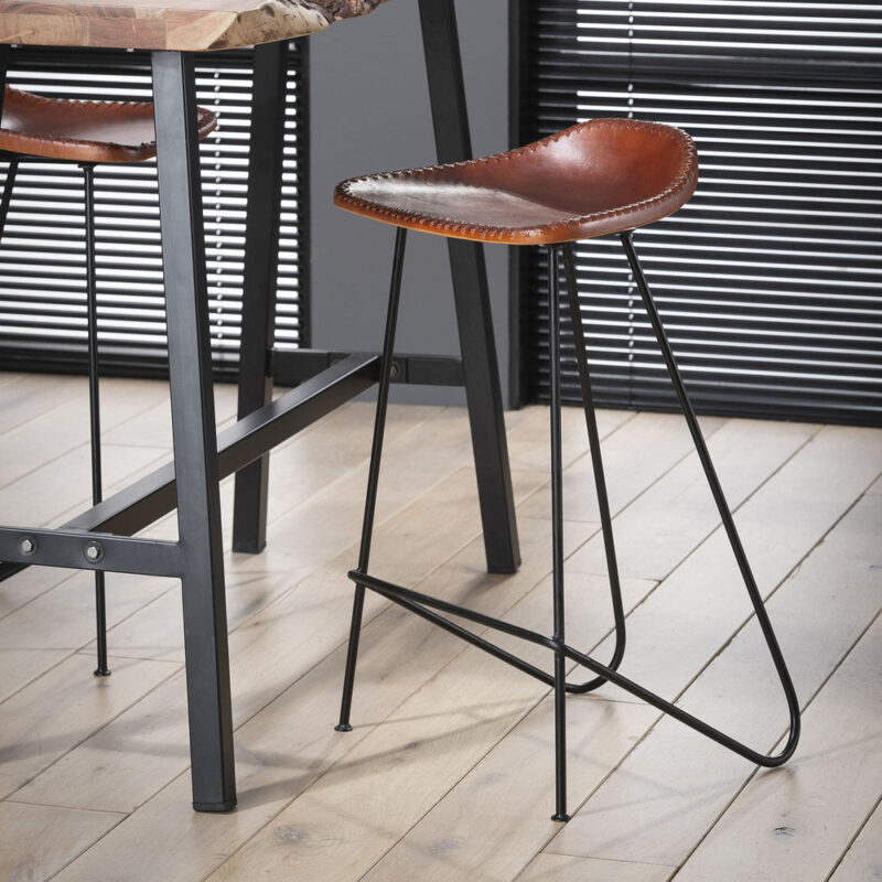 tabouret snack en cuir vintage
